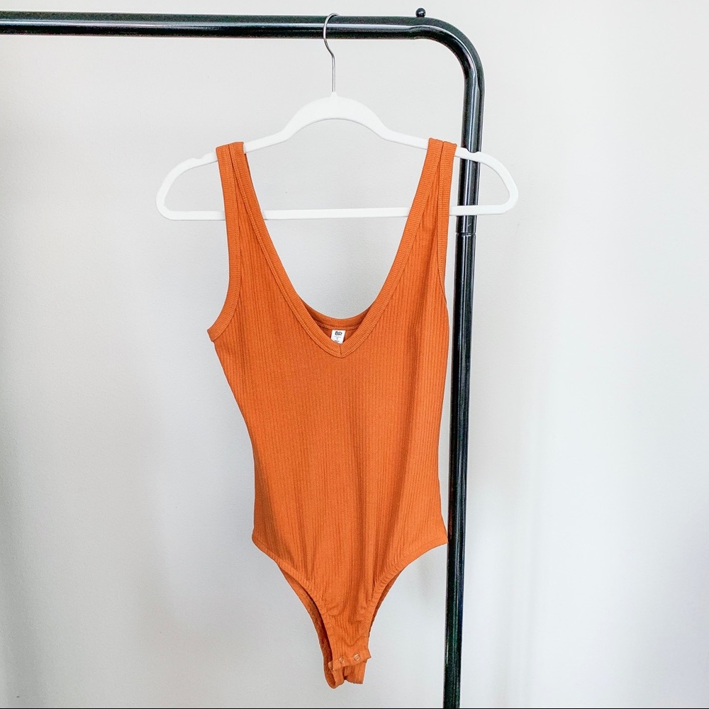 ⭐️CLEARANCE⭐️ BP RIBBED VNECK BODYSUIT